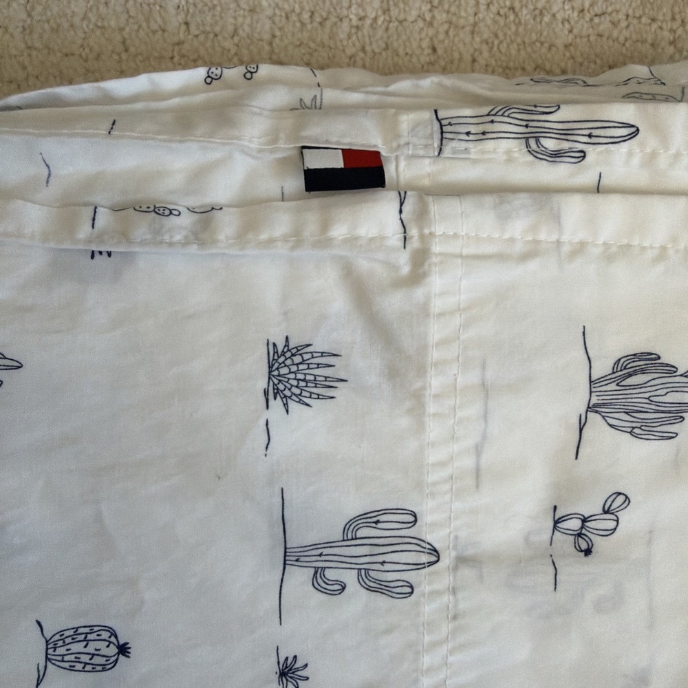 Tommy Hilfiger Full Size - Deep Mattress Sheet Set - Navy And White Cactus Theme - Picture 2 of 4
